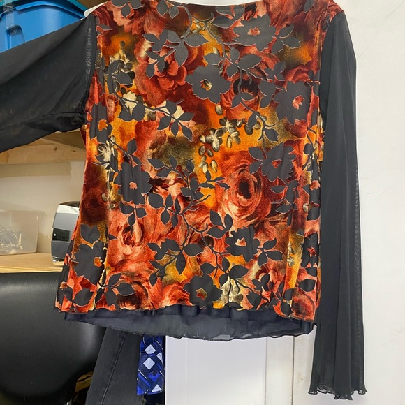 PRETTY VINTAGE PLUS SIZE TOP - Picture 2 of 4